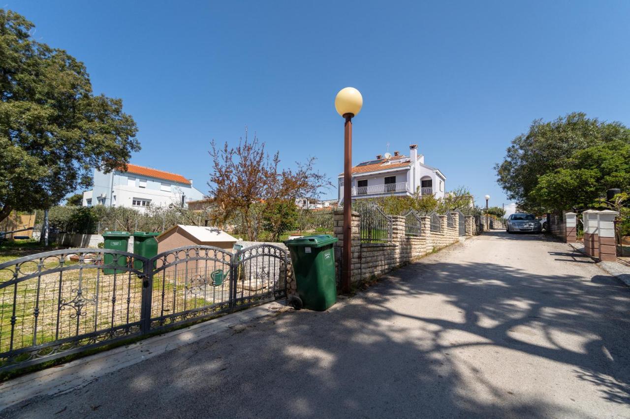 Apartment Nada Petrčane Exterior foto